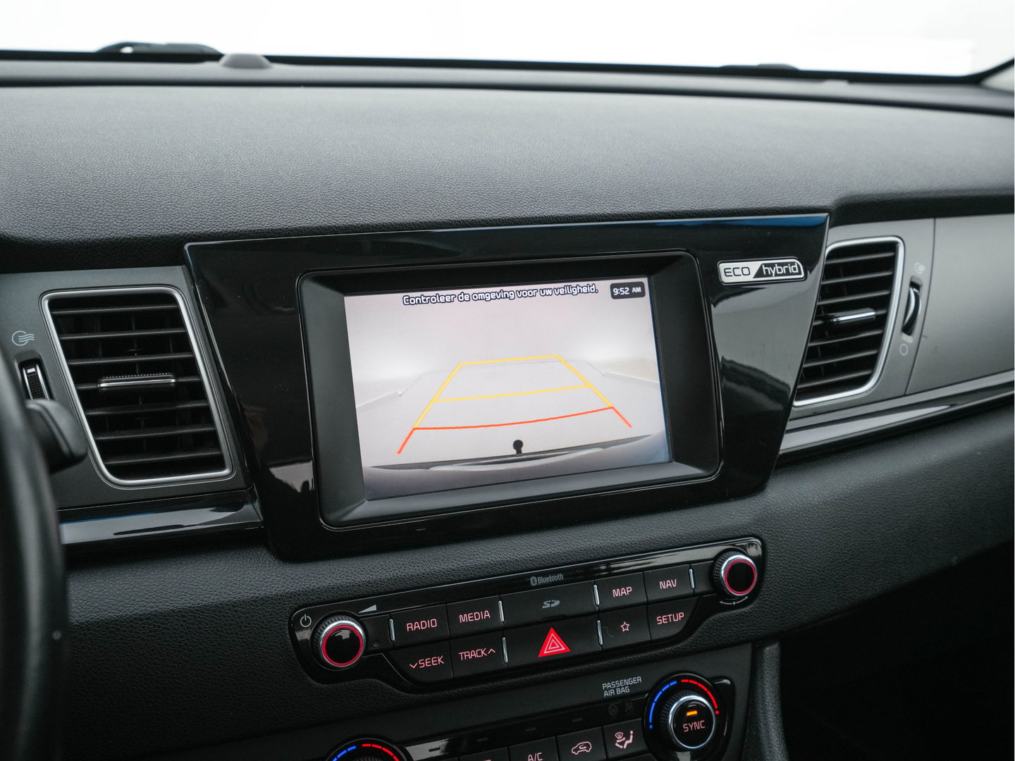 Kia Niro 1.6 GDi Hybrid ExecutiveLine Eco-Hybrid (INCL-BTW) Aut. *LEATHER-FABRIC | NAVI-FULLMAP | KEYLESS | CAMERA | COMFORTSEATS | DIGI-COCKPIT | LANE-ASSIST | ECC | CARPLAY | PDC | TOWBAR | 16''ALU*