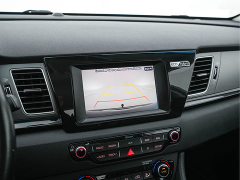 Kia Niro 1.6 GDi Hybrid ExecutiveLine Eco-Hybrid (INCL-BTW) Aut. *LEATHER-FABRIC | NAVI-FULLMAP | KEYLESS | CAMERA | COMFORTSEATS | DIGI-COCKPIT | LANE-ASSIST | ECC | CARPLAY | PDC | TOWBAR | 16''ALU*