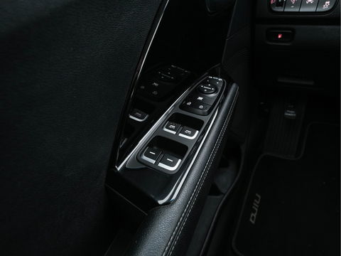 Kia Niro 1.6 GDi Hybrid ExecutiveLine Eco-Hybrid (INCL-BTW) Aut. *LEATHER-FABRIC | NAVI-FULLMAP | KEYLESS | CAMERA | COMFORTSEATS | DIGI-COCKPIT | LANE-ASSIST | ECC | CARPLAY | PDC | TOWBAR | 16''ALU*