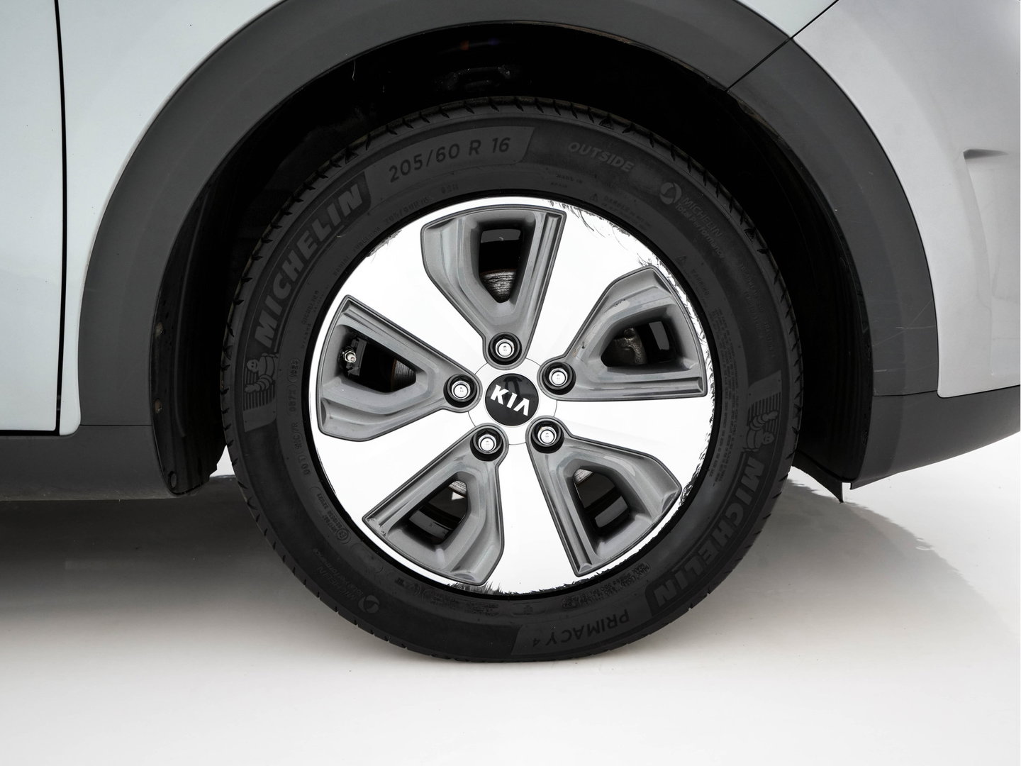 Kia Niro 1.6 GDi Hybrid ExecutiveLine Eco-Hybrid (INCL-BTW) Aut. *LEATHER-FABRIC | NAVI-FULLMAP | KEYLESS | CAMERA | COMFORTSEATS | DIGI-COCKPIT | LANE-ASSIST | ECC | CARPLAY | PDC | TOWBAR | 16''ALU*