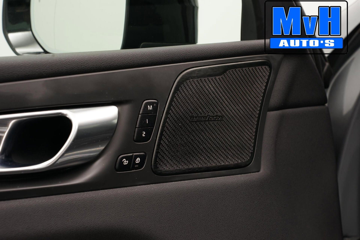 Volvo XC60 2.0 Recharge T6 AWD R-Design|PANO|H/K AUDIO|TREKH