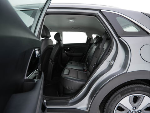 Kia Niro 1.6 GDi Hybrid ExecutiveLine Eco-Hybrid (INCL-BTW) Aut. *LEATHER-FABRIC | NAVI-FULLMAP | KEYLESS | CAMERA | COMFORTSEATS | DIGI-COCKPIT | LANE-ASSIST | ECC | CARPLAY | PDC | TOWBAR | 16''ALU*