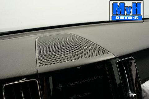 Volvo XC60 2.0 Recharge T6 AWD R-Design|PANO|H/K AUDIO|TREKH