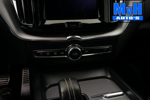 Volvo XC60 2.0 Recharge T6 AWD R-Design|PANO|H/K AUDIO|TREKH