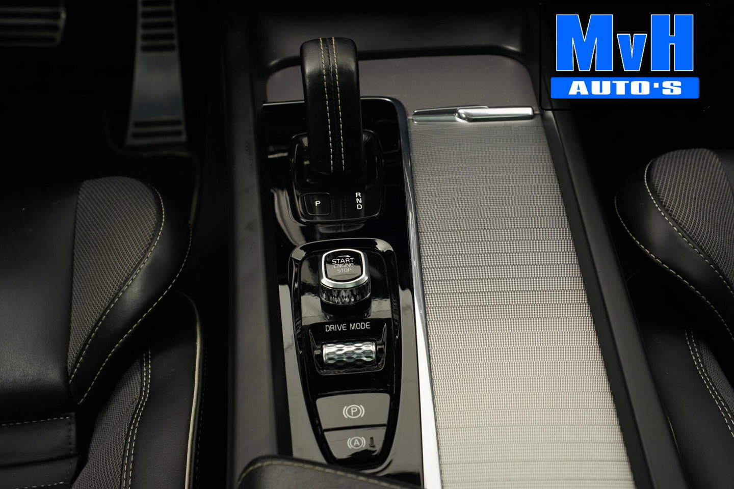 Volvo XC60 2.0 Recharge T6 AWD R-Design|PANO|H/K AUDIO|TREKH