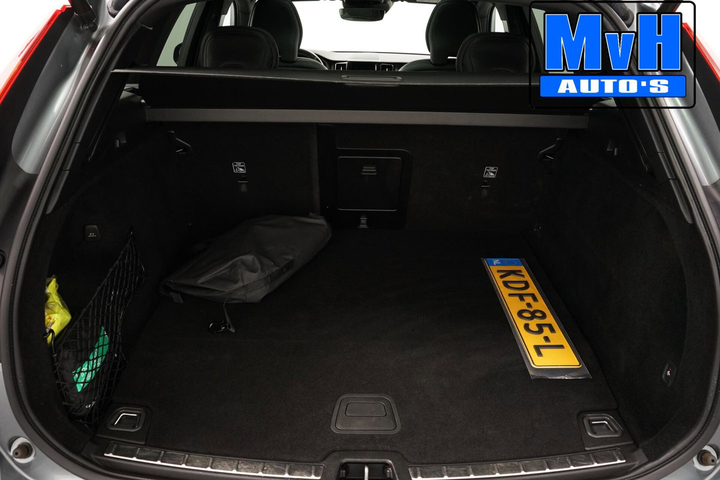 Volvo XC60 2.0 Recharge T6 AWD R-Design|PANO|H/K AUDIO|TREKH