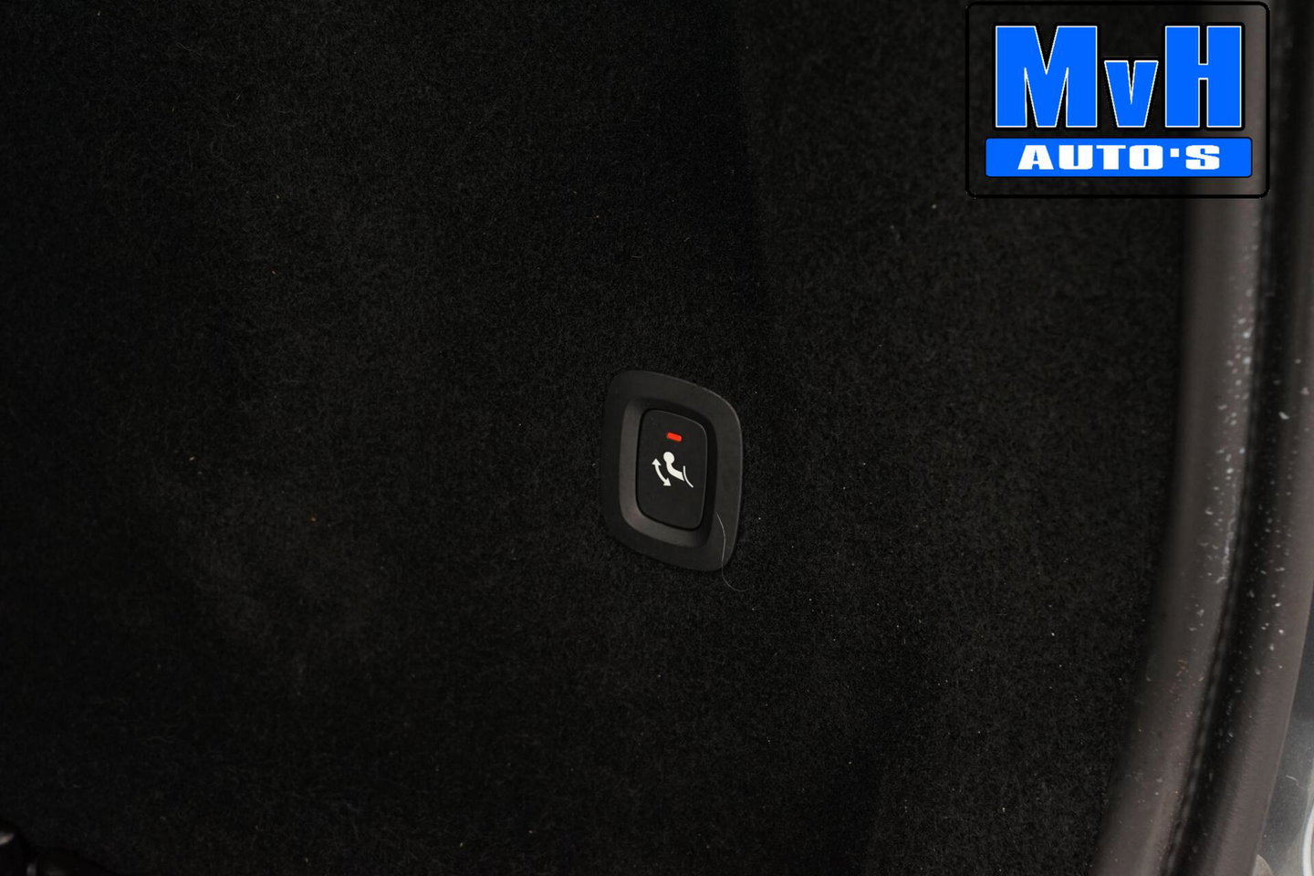 Volvo XC60 2.0 Recharge T6 AWD R-Design|PANO|H/K AUDIO|TREKH