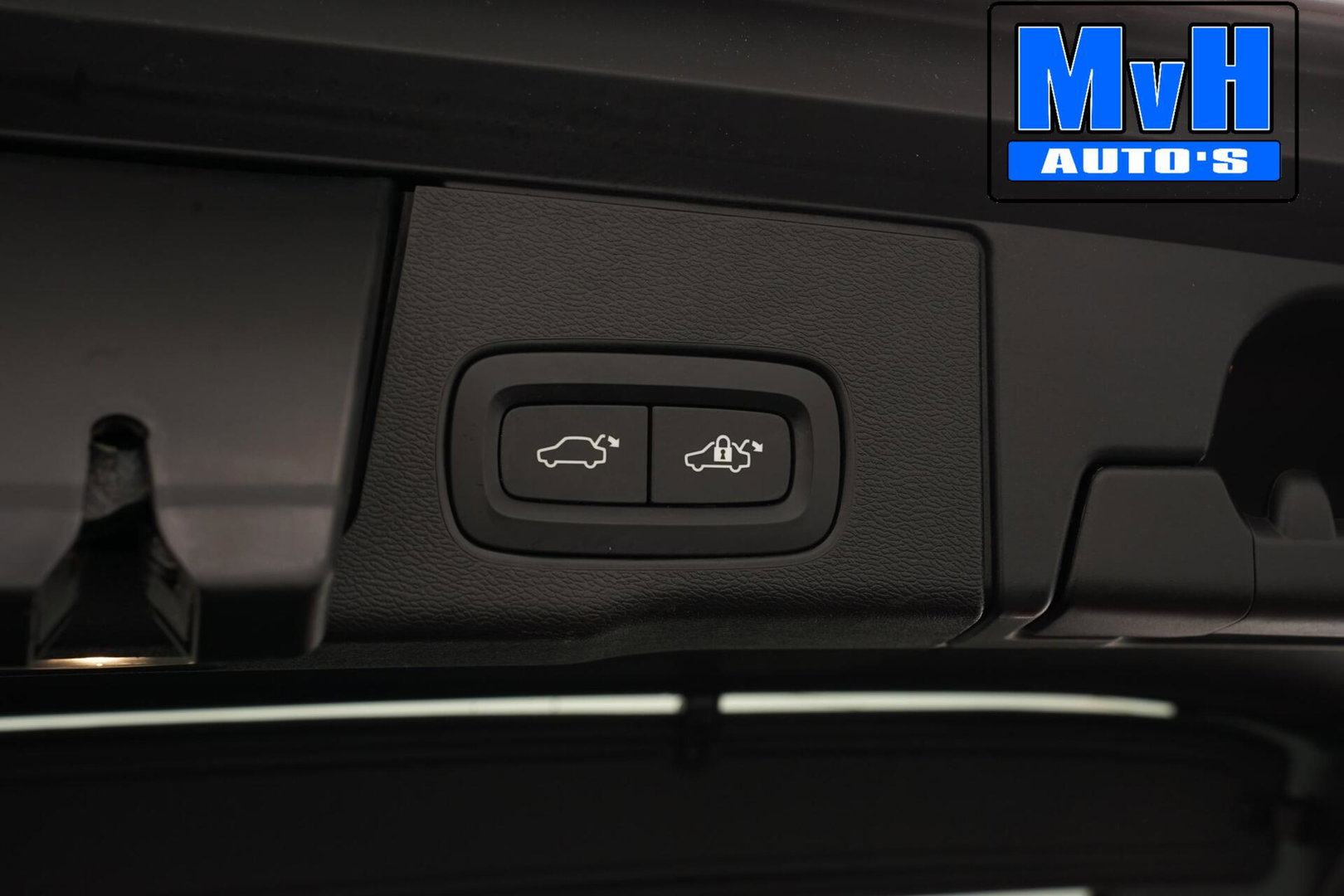 Volvo XC60 2.0 Recharge T6 AWD R-Design|PANO|H/K AUDIO|TREKH