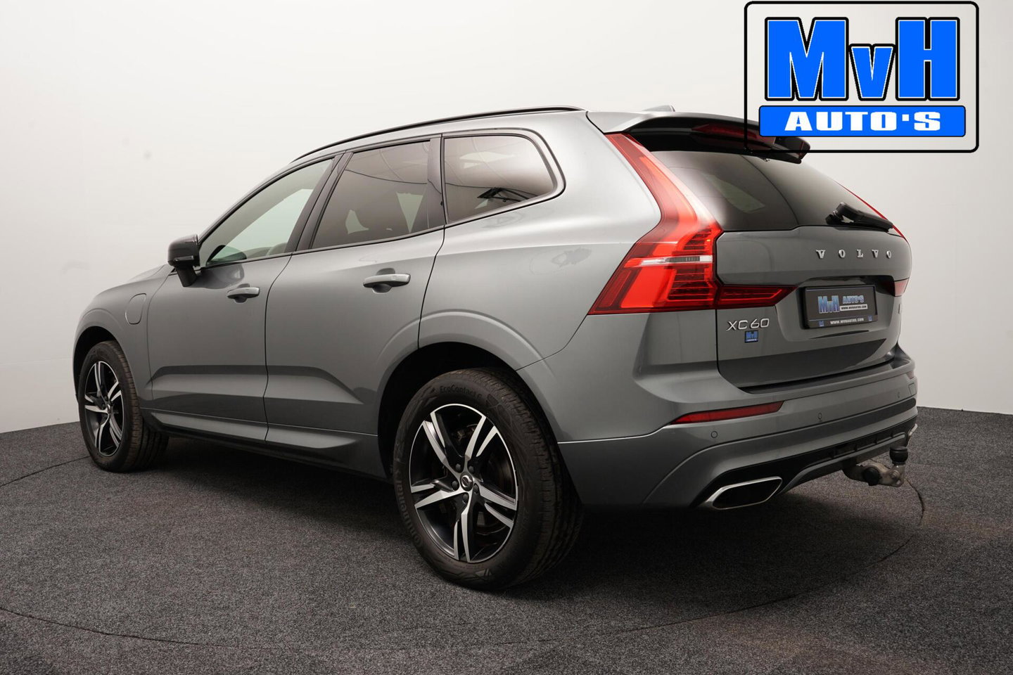 Volvo XC60 2.0 Recharge T6 AWD R-Design|PANO|H/K AUDIO|TREKH