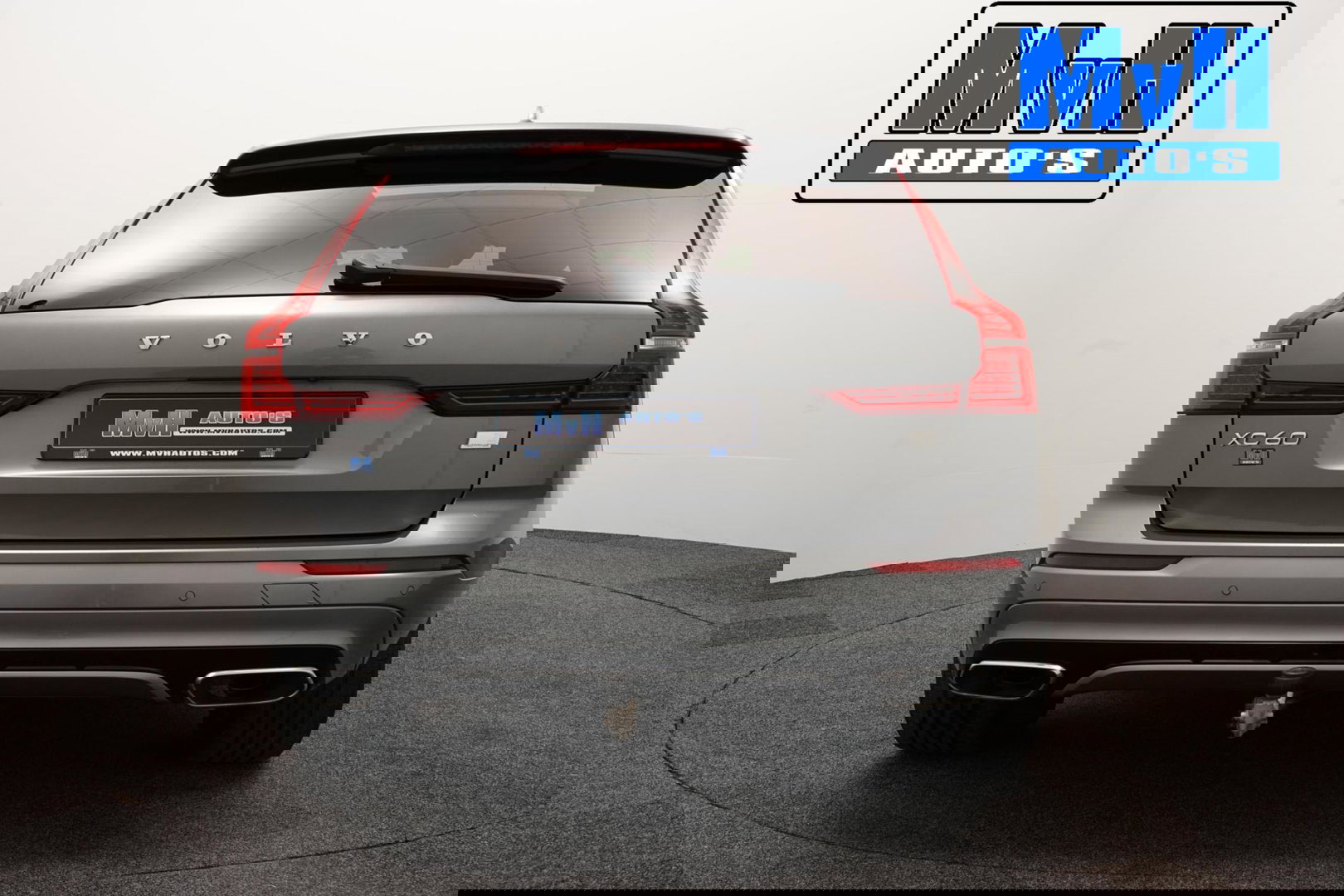 Volvo XC60 2.0 Recharge T6 AWD R-Design|PANO|H/K AUDIO|TREKH