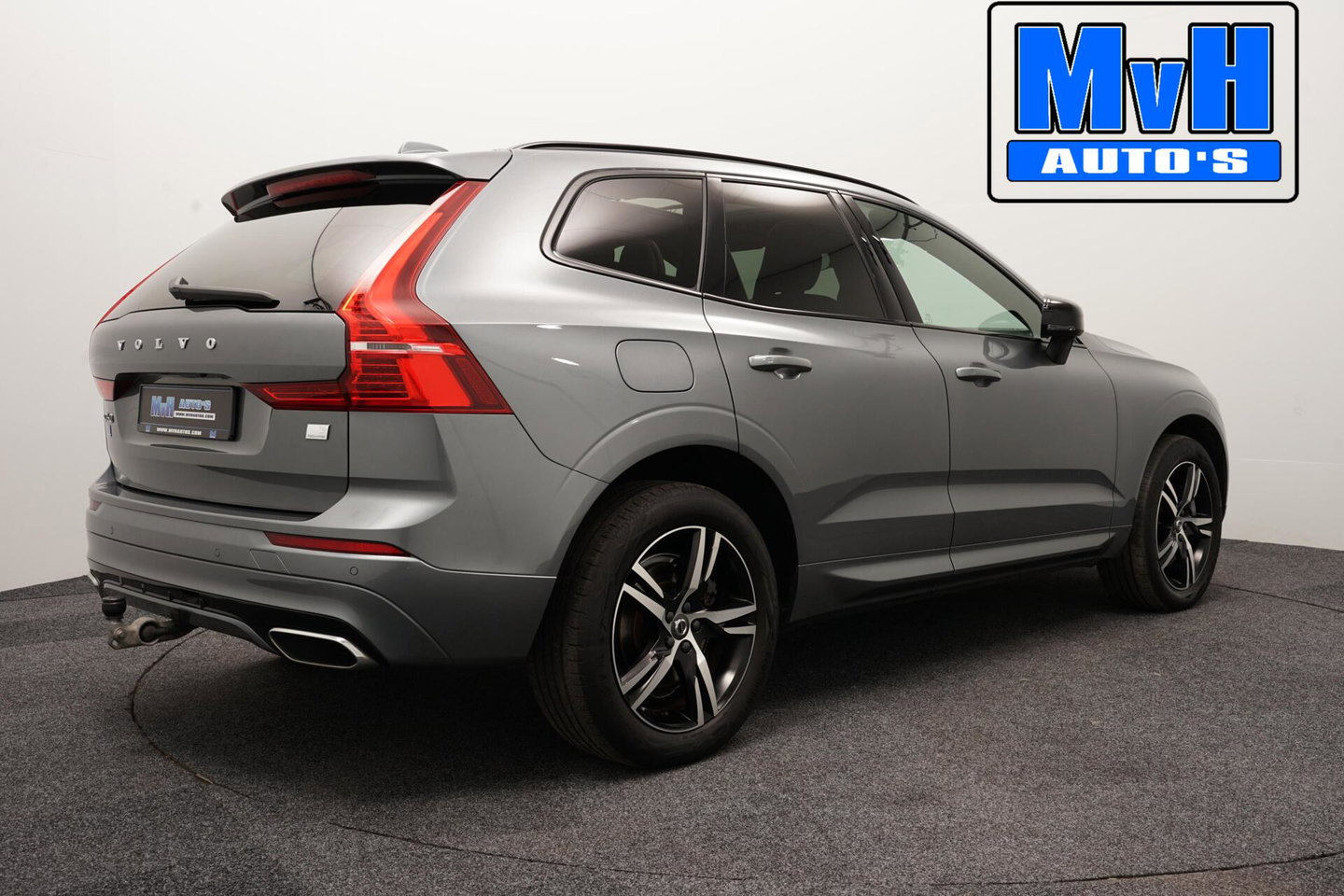 Volvo XC60 2.0 Recharge T6 AWD R-Design|PANO|H/K AUDIO|TREKH