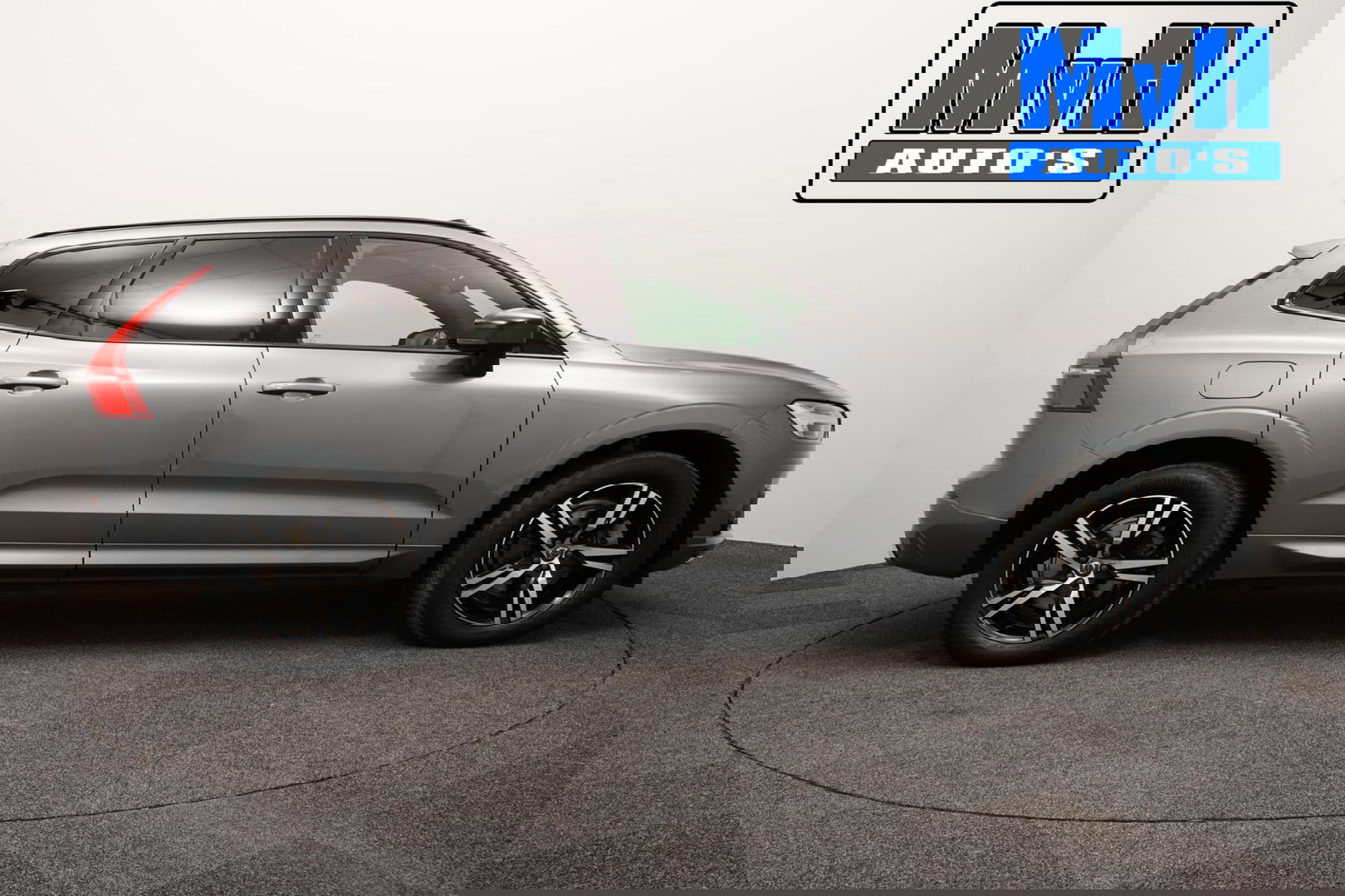 Volvo XC60 2.0 Recharge T6 AWD R-Design|PANO|H/K AUDIO|TREKH