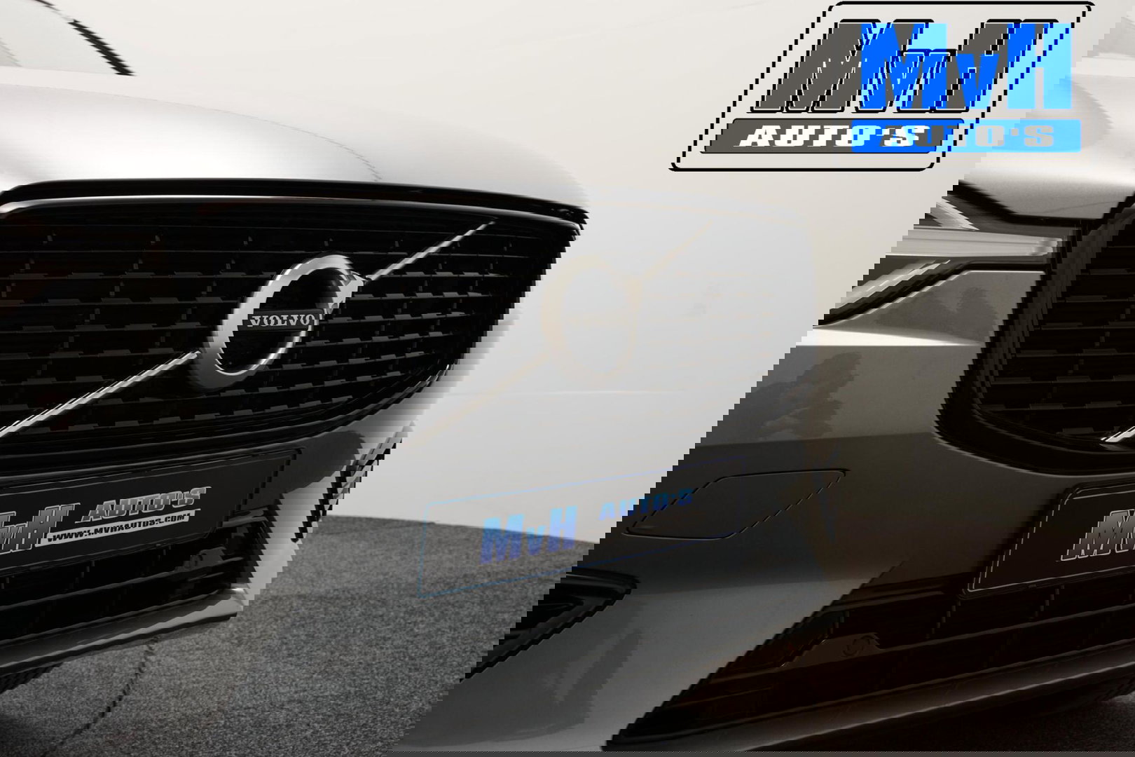 Volvo XC60 2.0 Recharge T6 AWD R-Design|PANO|H/K AUDIO|TREKH