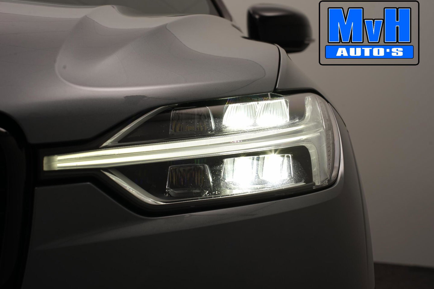 Volvo XC60 2.0 Recharge T6 AWD R-Design|PANO|H/K AUDIO|TREKH