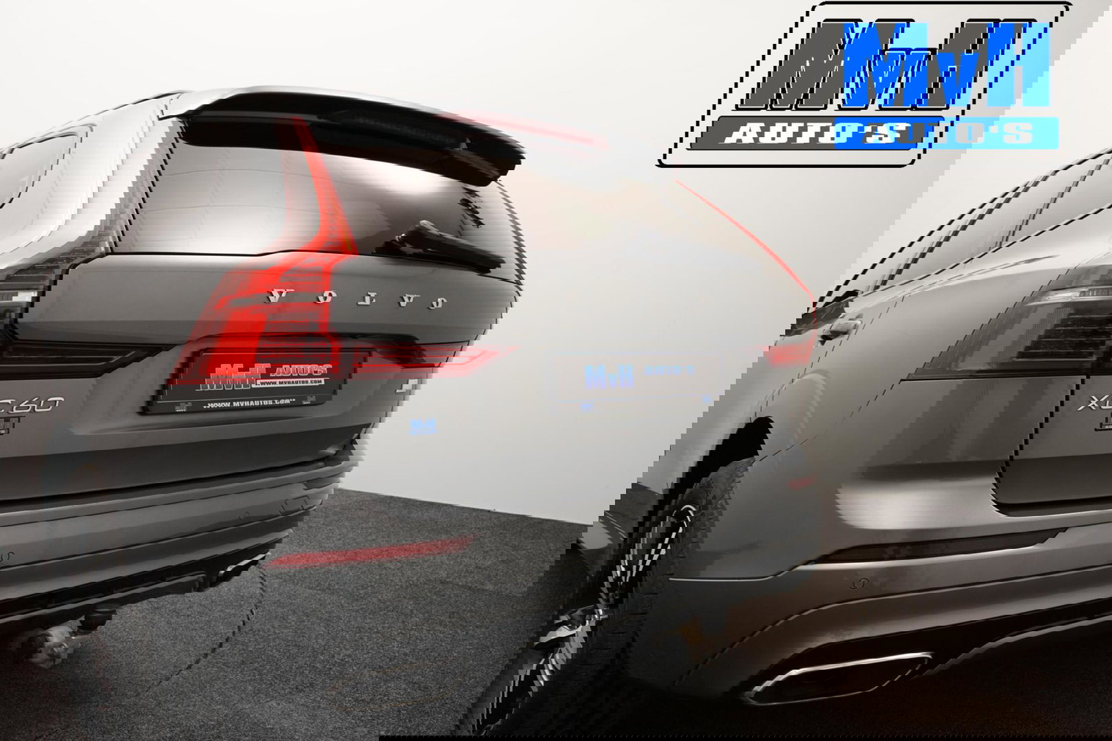 Volvo XC60 2.0 Recharge T6 AWD R-Design|PANO|H/K AUDIO|TREKH