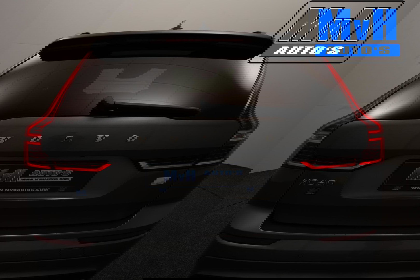 Volvo XC60 2.0 Recharge T6 AWD R-Design|PANO|H/K AUDIO|TREKH