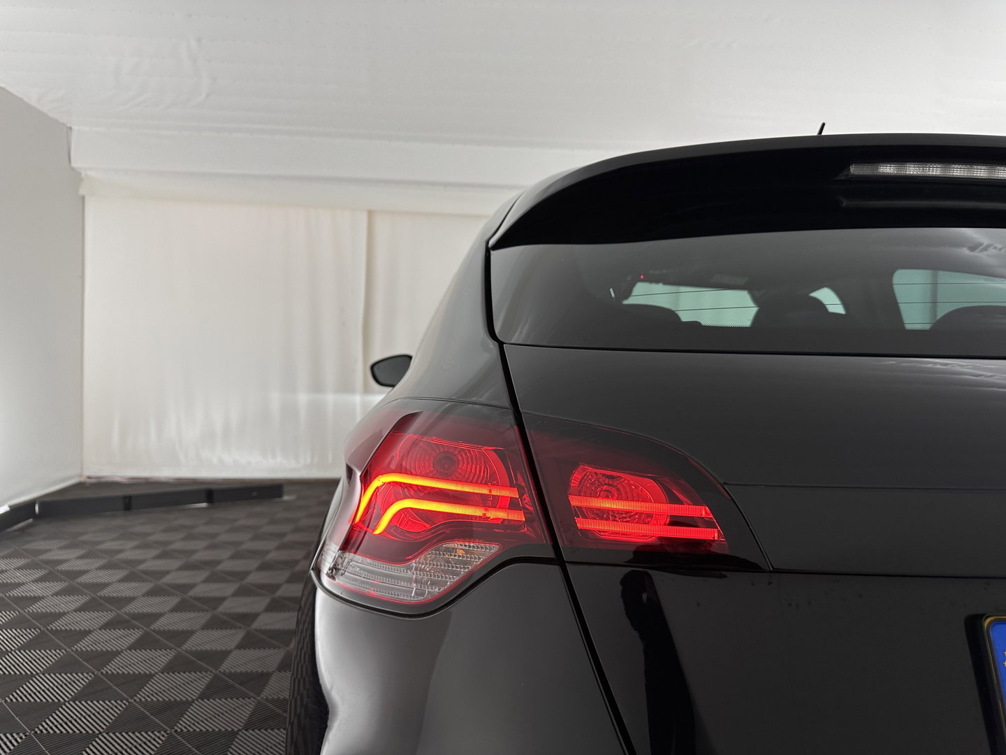 DS DS 4 1.6 BlueHDi Chic *PANO-WINDOW | FULL-LED | LEATHER-ALCANTARA | HEATED-COMFORTSEATS | NAVI-FULLMAP | DAB | CAMERA | PRIVACYGLASS | ECC | PDC | CRUISE | KEYLESS | TOWBAR | 16''ALU*