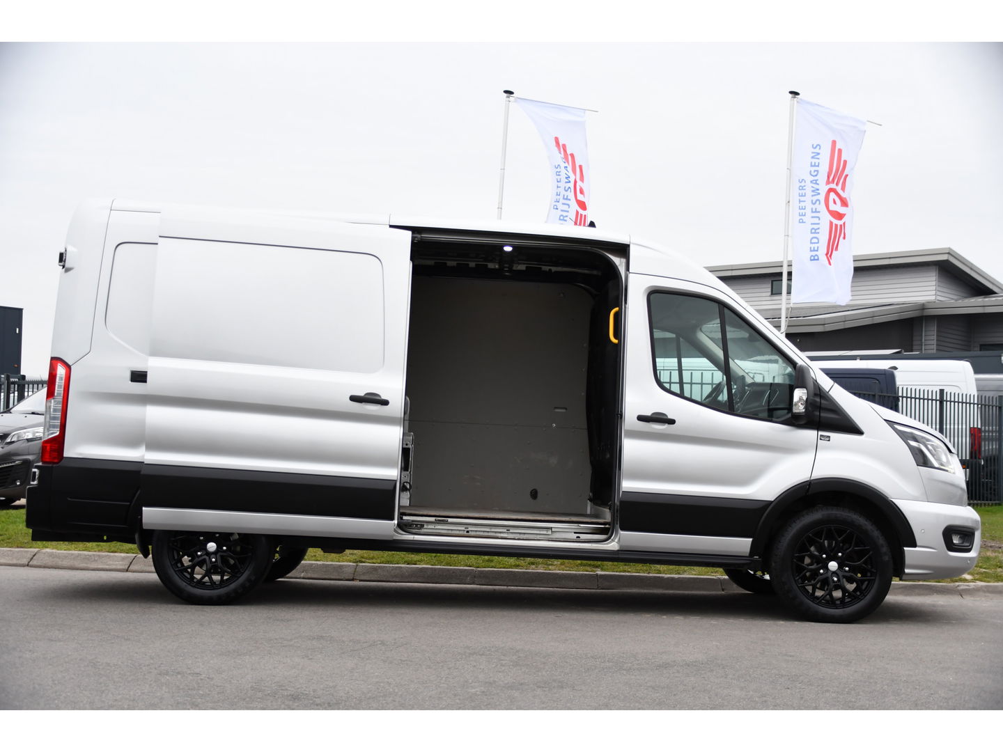 Ford Transit 350 2.0 TDCI L3H2 Limited PB Edition Camera, Cruise, Carplay, LED, Trekhaak, Stoelverwarming, 185pk, NAVI, Uniek!