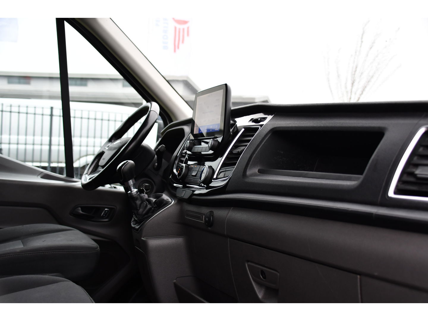 Ford Transit 350 2.0 TDCI L3H2 Limited PB Edition Camera, Cruise, Carplay, LED, Trekhaak, Stoelverwarming, 185pk, NAVI, Uniek!