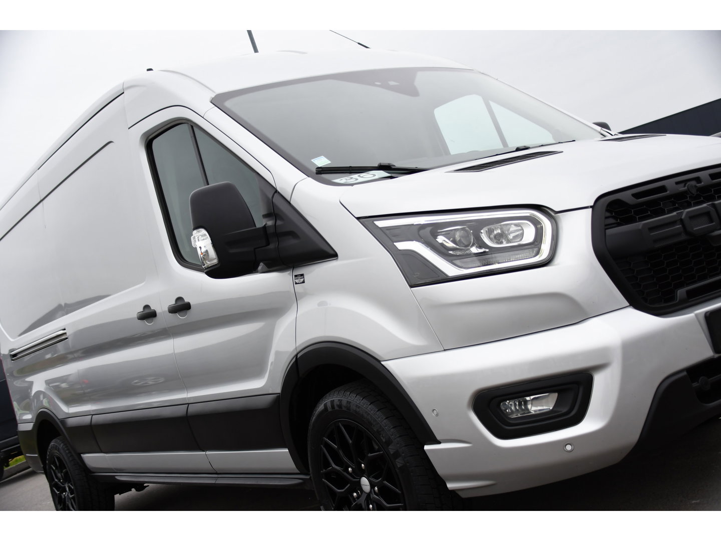 Ford Transit 350 2.0 TDCI L3H2 Limited PB Edition Camera, Cruise, Carplay, LED, Trekhaak, Stoelverwarming, 185pk, NAVI, Uniek!