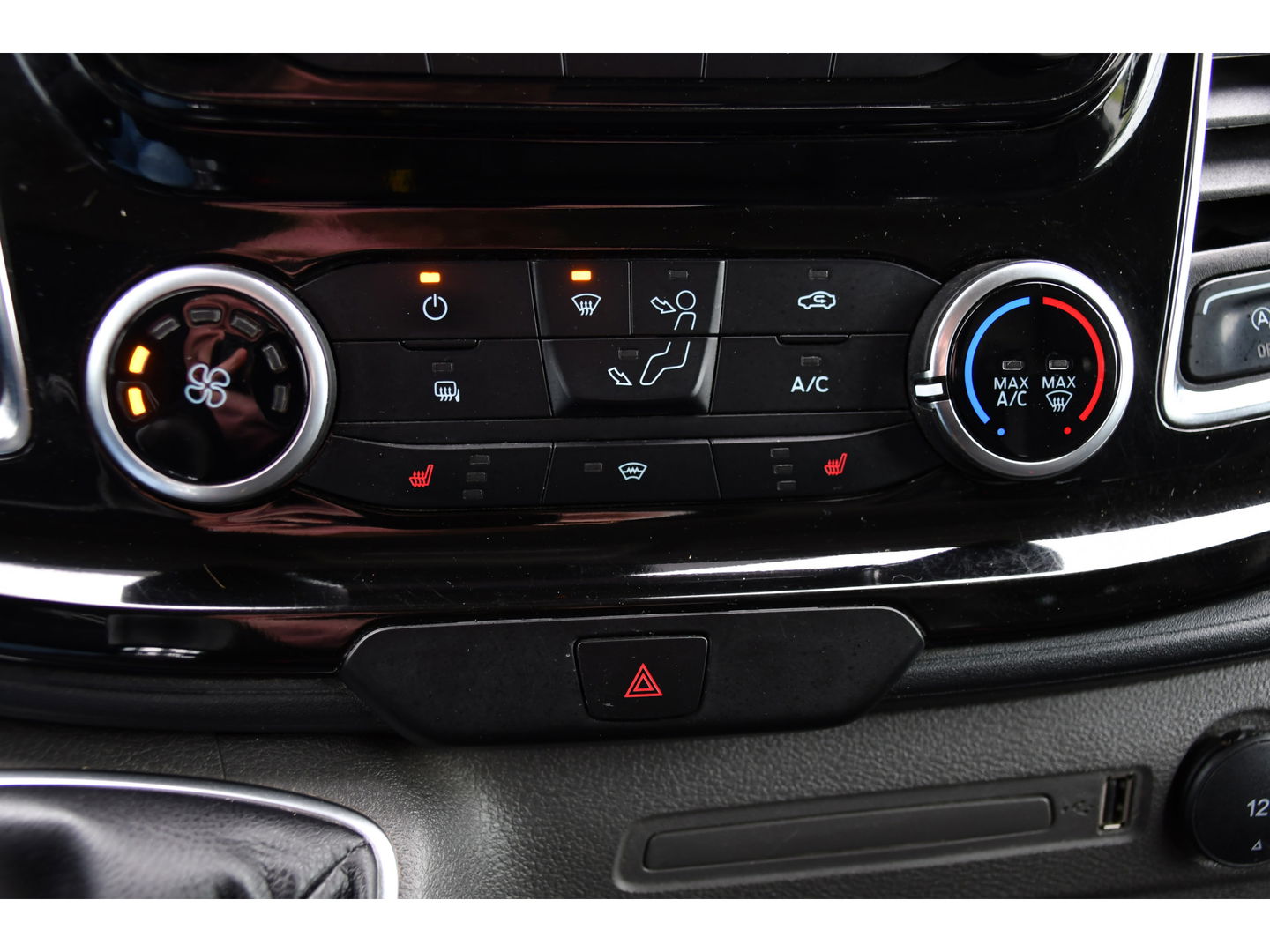 Ford Transit 350 2.0 TDCI L3H2 Limited PB Edition Camera, Cruise, Carplay, LED, Trekhaak, Stoelverwarming, 185pk, NAVI, Uniek!