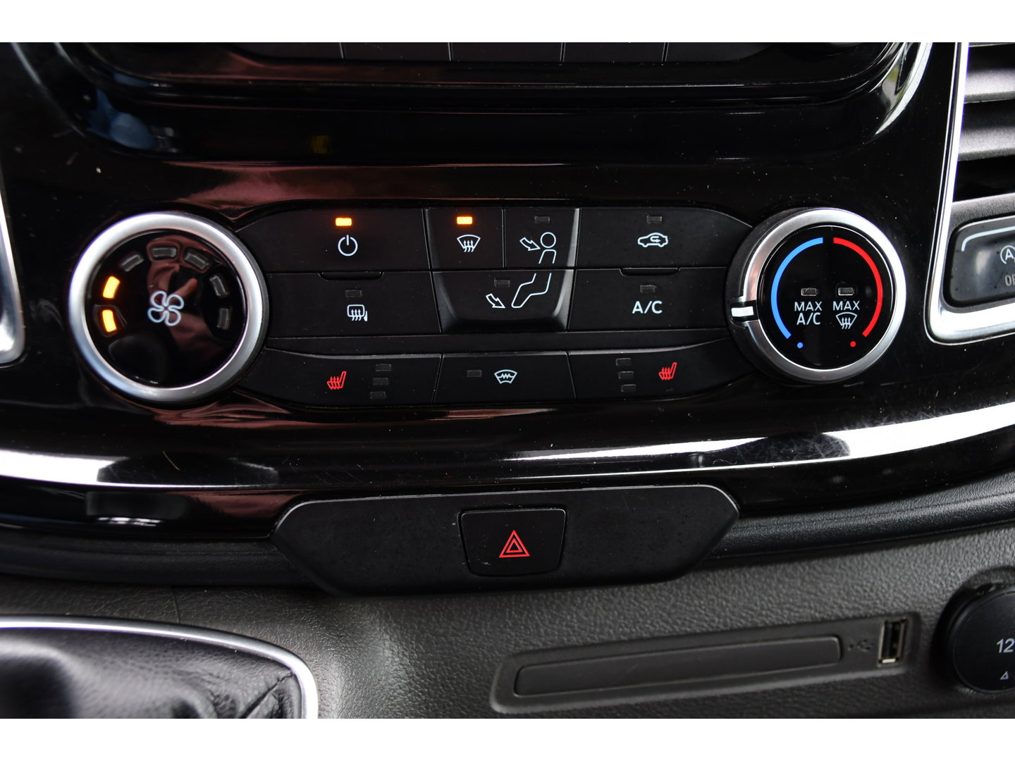 Ford Transit 350 2.0 TDCI L3H2 Limited PB Edition Camera, Cruise, Carplay, LED, Trekhaak, Stoelverwarming, 185pk, NAVI, Uniek!