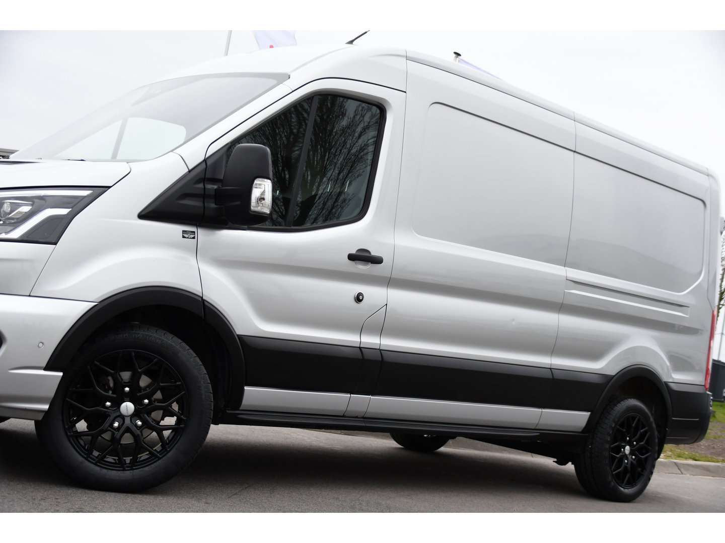 Ford Transit 350 2.0 TDCI L3H2 Limited PB Edition Camera, Cruise, Carplay, LED, Trekhaak, Stoelverwarming, 185pk, NAVI, Uniek!