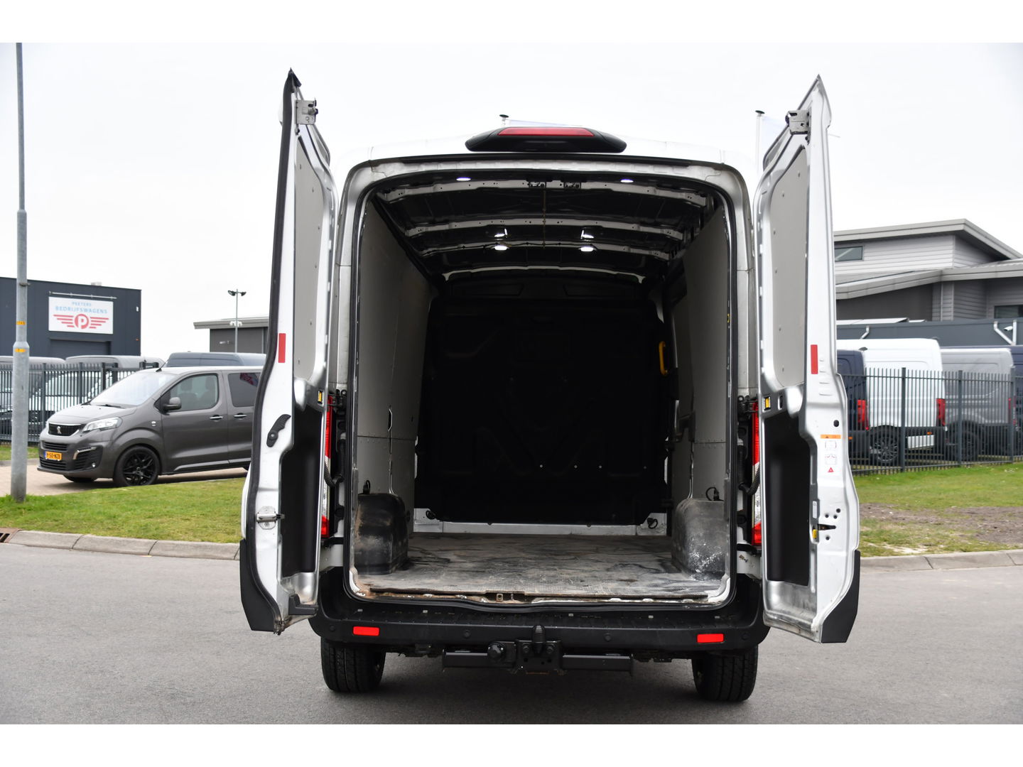 Ford Transit 350 2.0 TDCI L3H2 Limited PB Edition Camera, Cruise, Carplay, LED, Trekhaak, Stoelverwarming, 185pk, NAVI, Uniek!