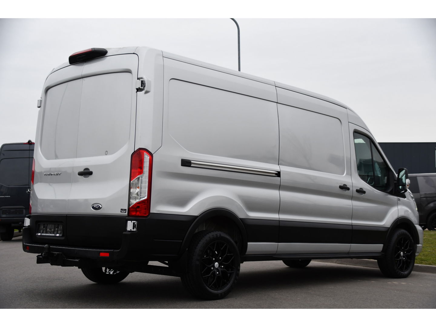 Ford Transit 350 2.0 TDCI L3H2 Limited PB Edition Camera, Cruise, Carplay, LED, Trekhaak, Stoelverwarming, 185pk, NAVI, Uniek!
