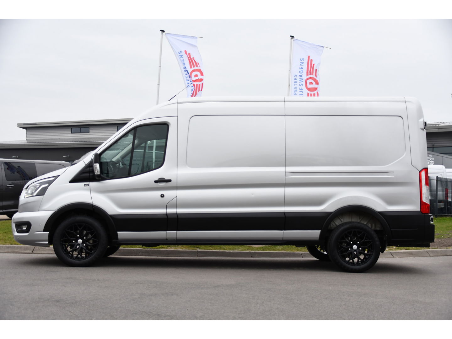 Ford Transit 350 2.0 TDCI L3H2 Limited PB Edition Camera, Cruise, Carplay, LED, Trekhaak, Stoelverwarming, 185pk, NAVI, Uniek!