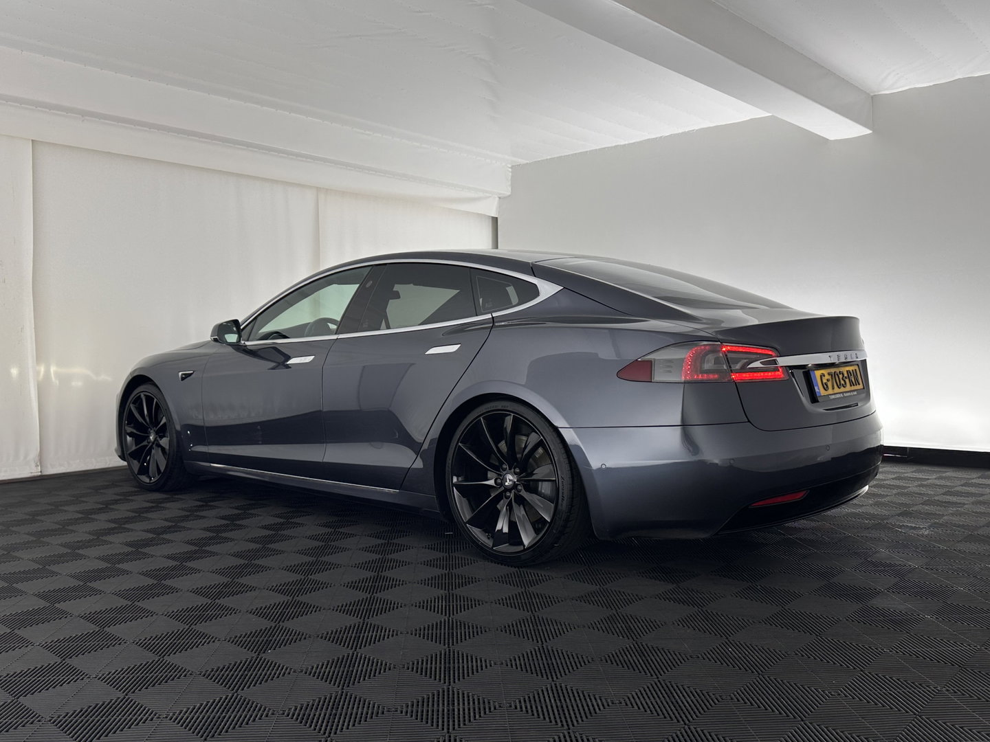 Tesla Model S 75D Base [ 3-Fase-17kW ] Aut. *PANO-WINDOW | LEATHER-FABRIC | AIR-SUSPENION | FULL-LED | NAVI-FULLMAP | KEYLESS | MEMORY-PACK | HEATED-COMFORTSEATS | DIGI-COCKPIT | CARBON-INLAY | AUTO-PILOT | 21"ALU*