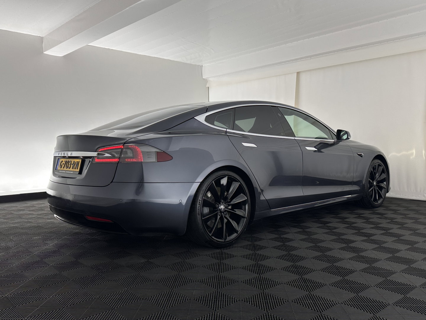 Tesla Model S 75D Base [ 3-Fase-17kW ] Aut. *PANO-WINDOW | LEATHER-FABRIC | AIR-SUSPENION | FULL-LED | NAVI-FULLMAP | KEYLESS | MEMORY-PACK | HEATED-COMFORTSEATS | DIGI-COCKPIT | CARBON-INLAY | AUTO-PILOT | 21"ALU*