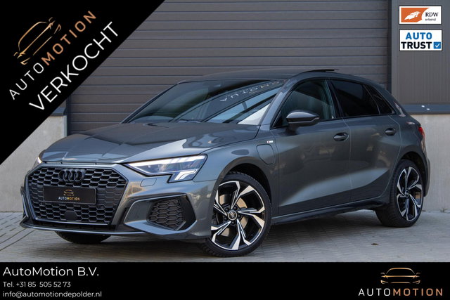 Audi A3 - Sportback 40 TFSIe S line Panoramadak Elektrische Stoelverwarming Sfeerverlichting