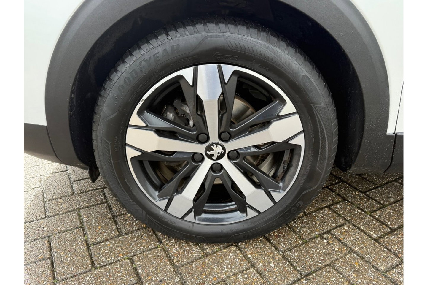 Peugeot 3008 1.2 PURETECH ALLUREPACK AUTOMAAT 130PK AIRCO NAVI PDC-CAMERA