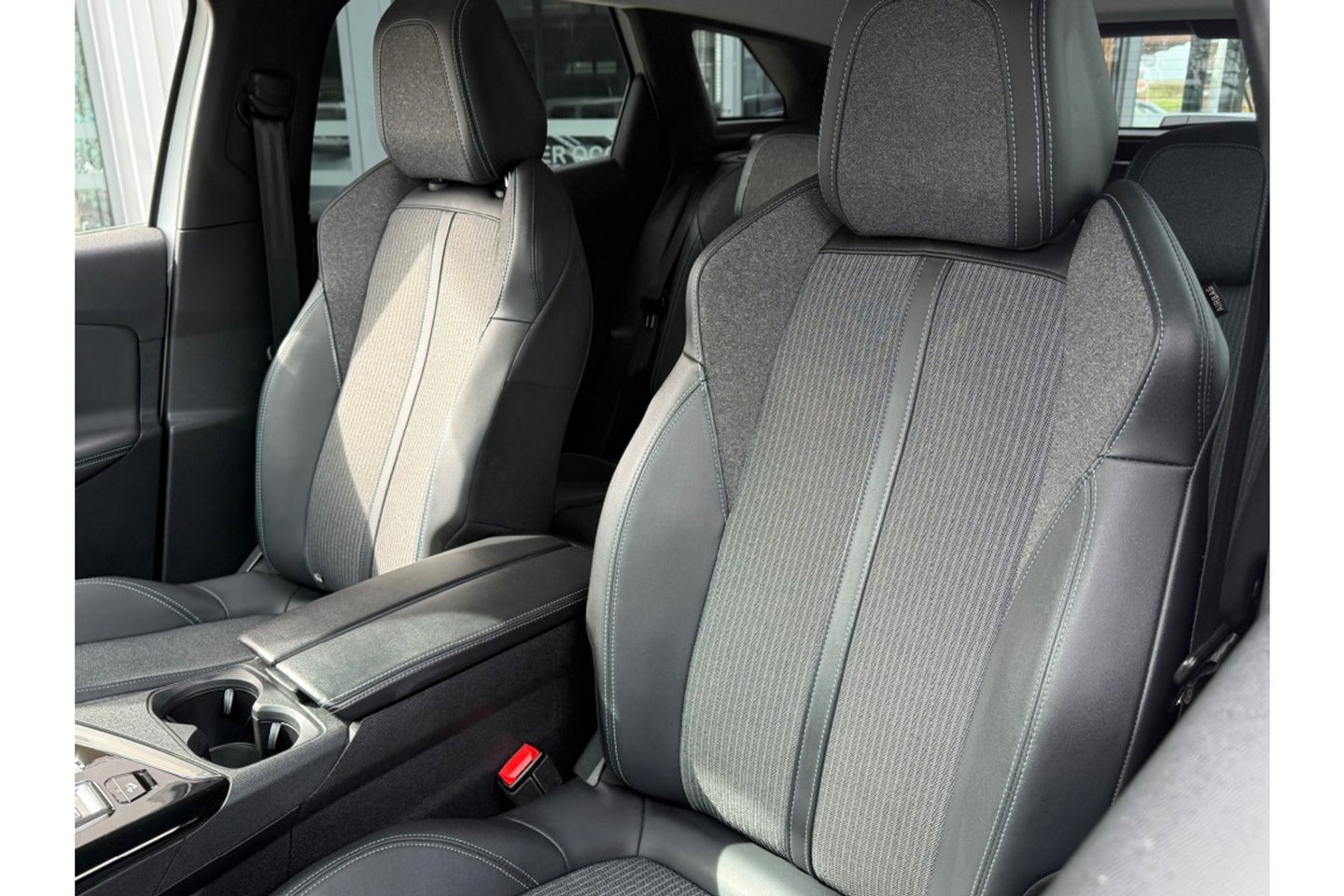 Peugeot 3008 1.2 PURETECH ALLUREPACK AUTOMAAT 130PK AIRCO NAVI PDC-CAMERA