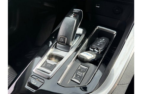 Peugeot 3008 1.2 PURETECH ALLUREPACK AUTOMAAT 130PK AIRCO NAVI PDC-CAMERA