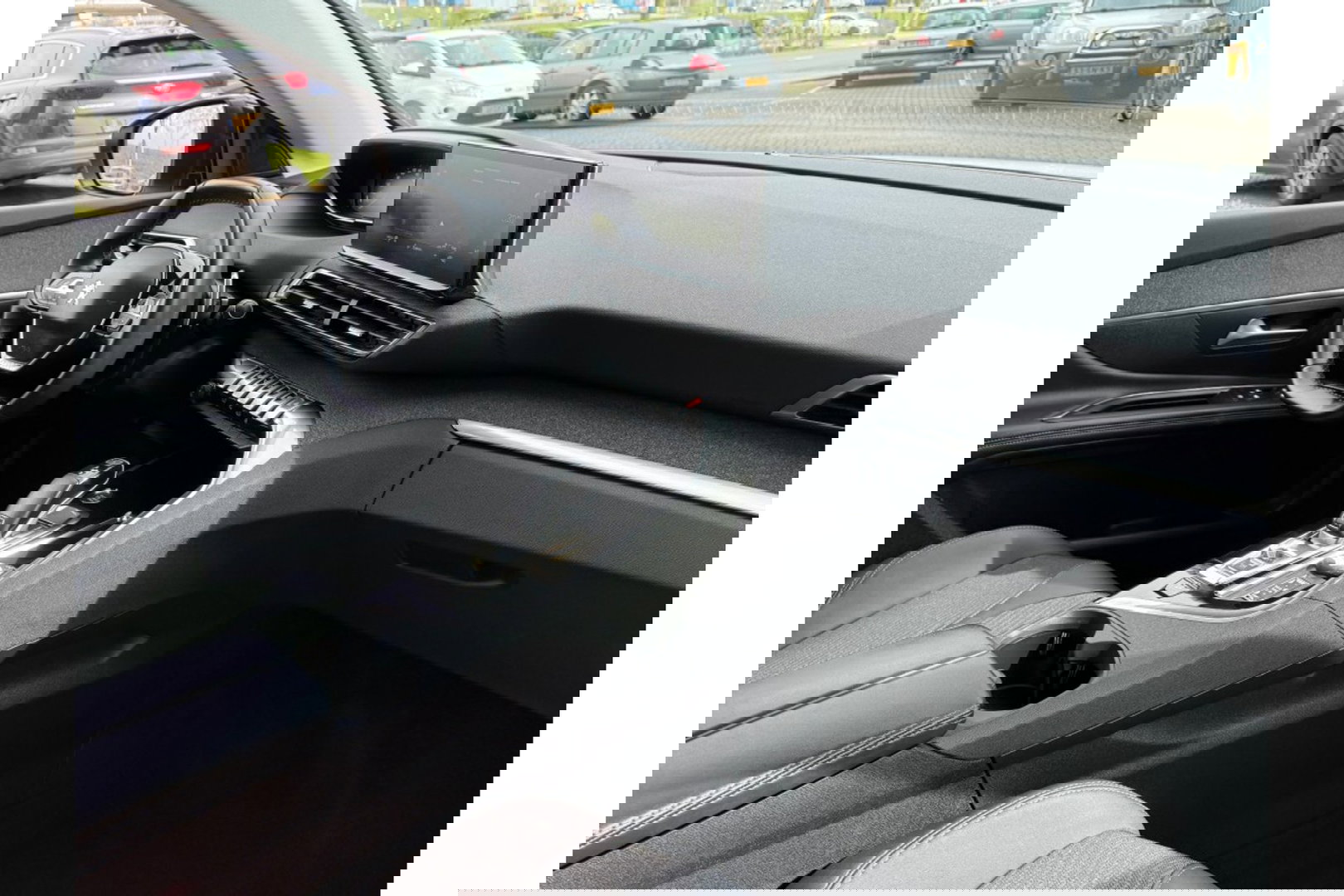 Peugeot 3008 1.2 PURETECH ALLUREPACK AUTOMAAT 130PK AIRCO NAVI PDC-CAMERA