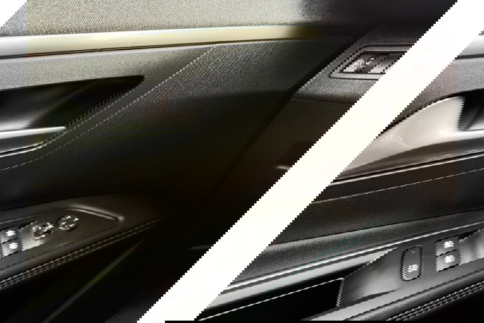 Peugeot 3008 1.2 PURETECH ALLUREPACK AUTOMAAT 130PK AIRCO NAVI PDC-CAMERA