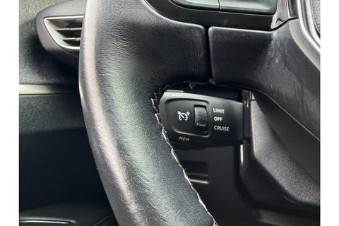 Peugeot 3008 1.2 PURETECH ALLUREPACK AUTOMAAT 130PK AIRCO NAVI PDC-CAMERA