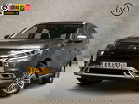 Mitsubishi Outlander - 2.4 PHEV Deluxe 225Pk Automaat (APPLE CARPLAY, GROOT NAVI, CAMERA, LEDER/ALCANTARA, STOELVERWARMING, SPORTSTOELEN, GETINT GLAS, CRUISE, NIEUWSTAAT)