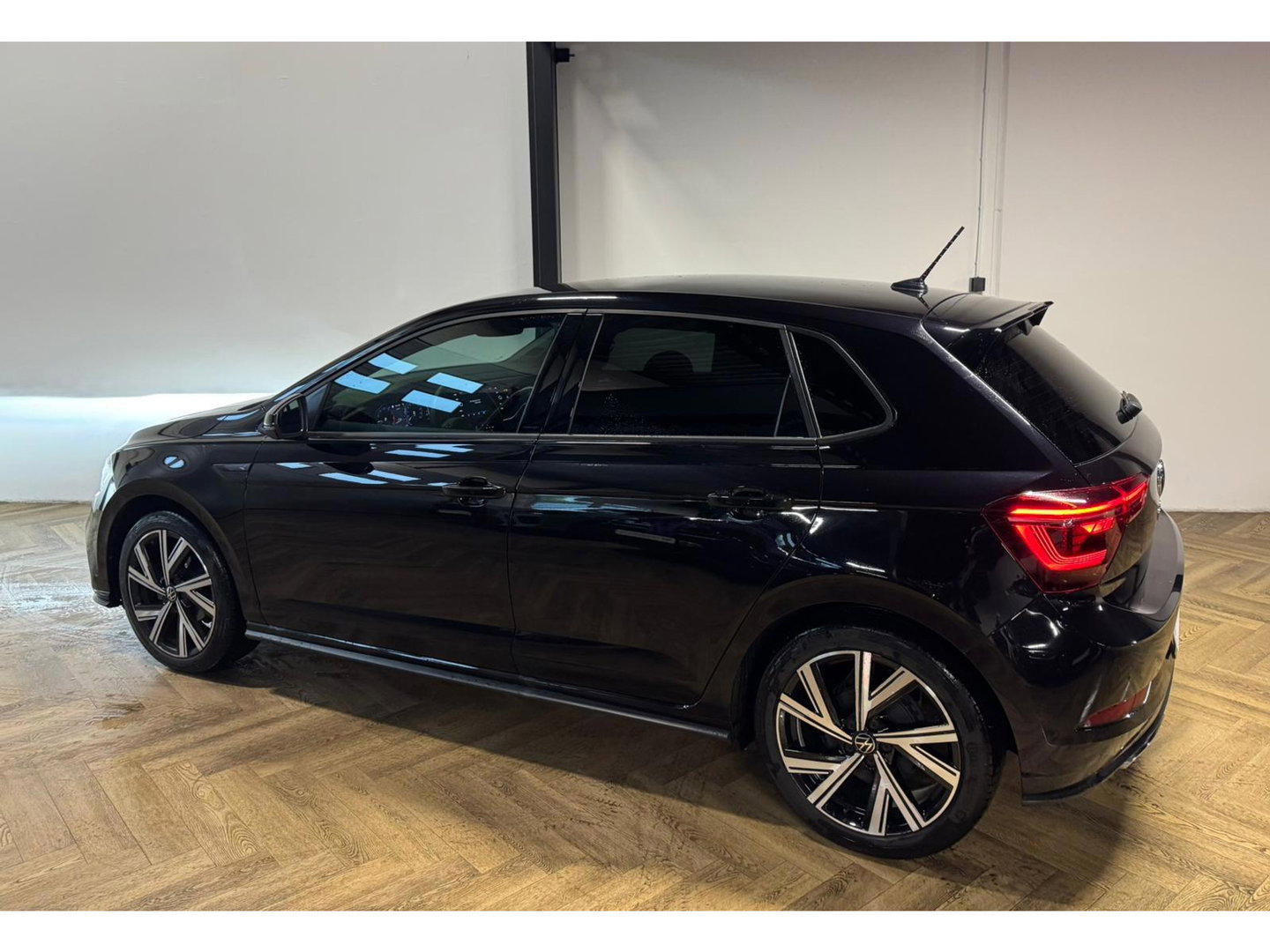 Volkswagen Polo 1.0 TSI R-Line CAM CARPLAY PDC