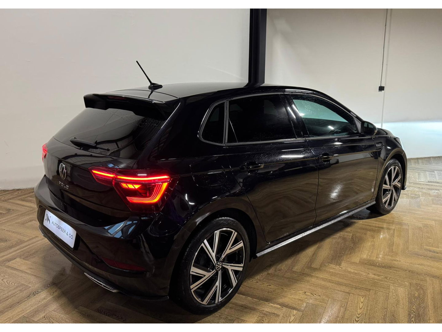 Volkswagen Polo 1.0 TSI R-Line CAM CARPLAY PDC