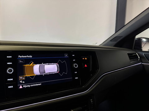 Volkswagen Polo 1.0 TSI R-Line CAM CARPLAY PDC