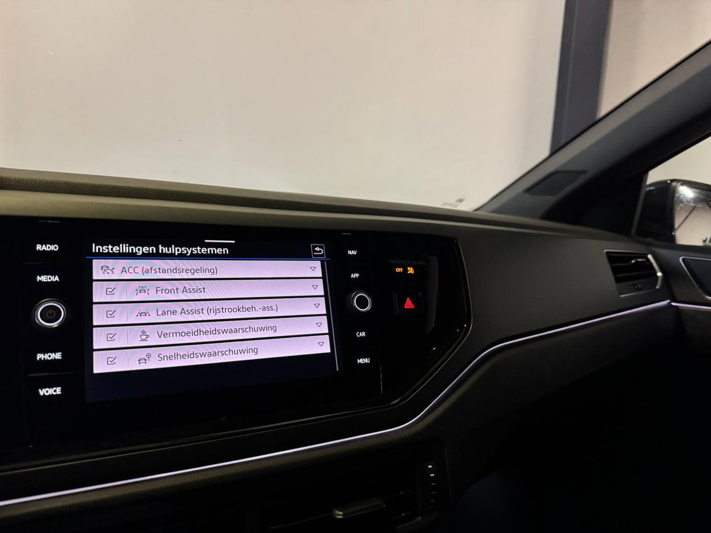 Volkswagen Polo 1.0 TSI R-Line CAM CARPLAY PDC