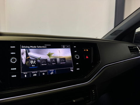 Volkswagen Polo 1.0 TSI R-Line CAM CARPLAY PDC