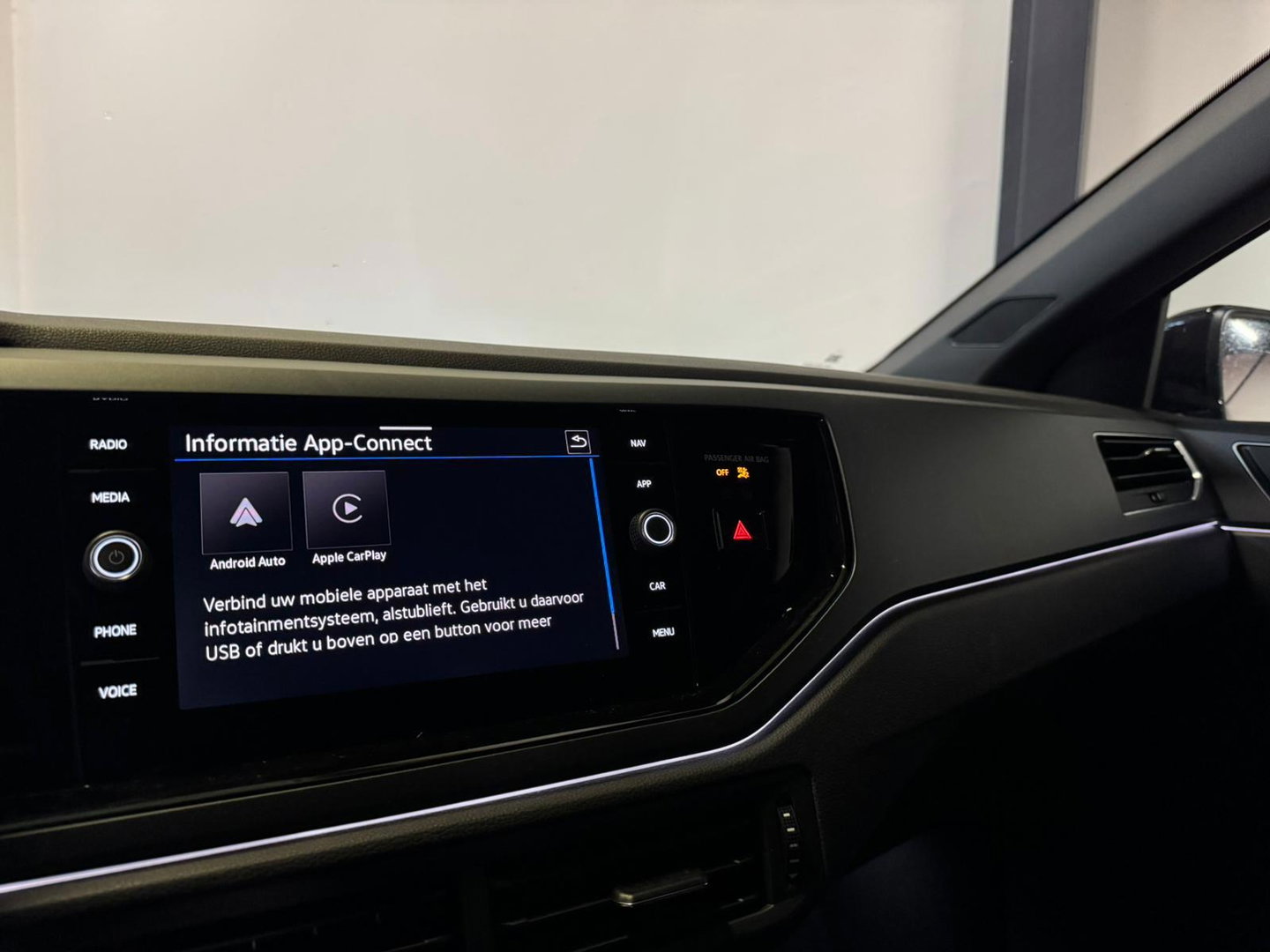 Volkswagen Polo 1.0 TSI R-Line CAM CARPLAY PDC