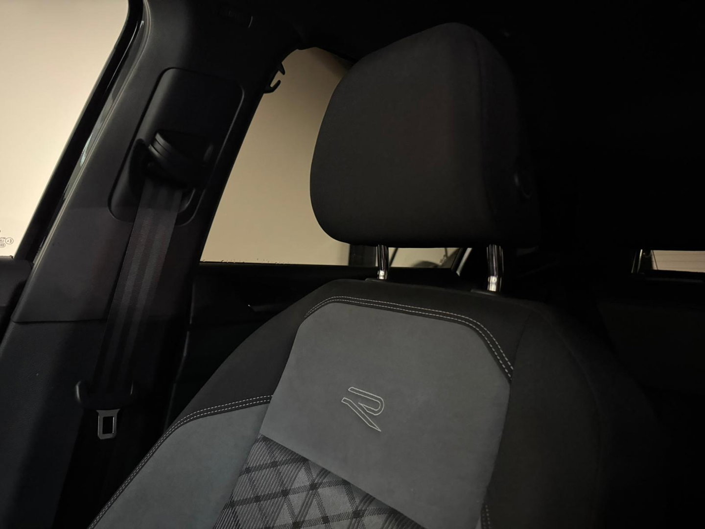 Volkswagen Polo 1.0 TSI R-Line CAM CARPLAY PDC