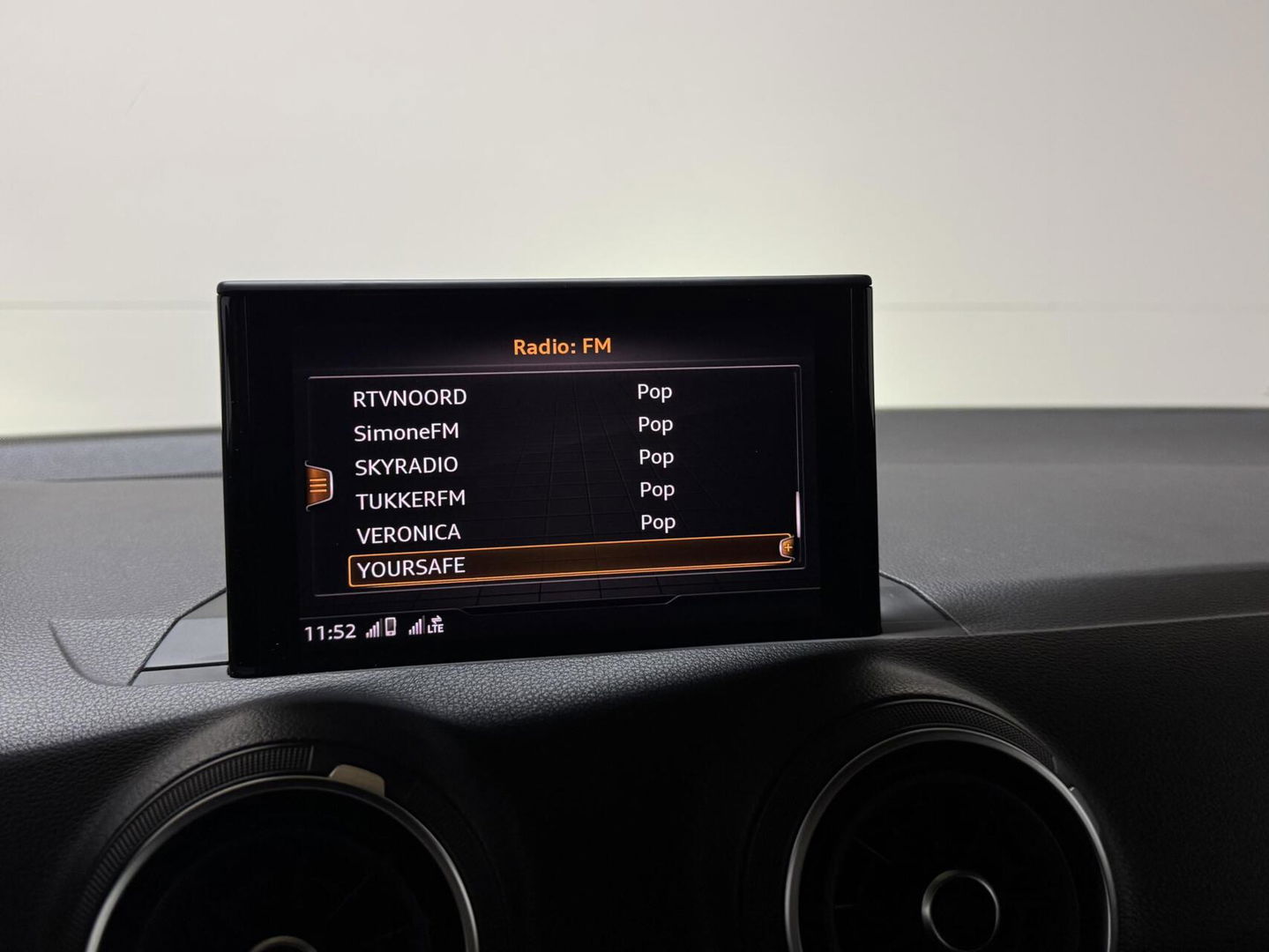 Audi Q2 35 TFSI S-Line Black Edition DSG Navi CarPlay