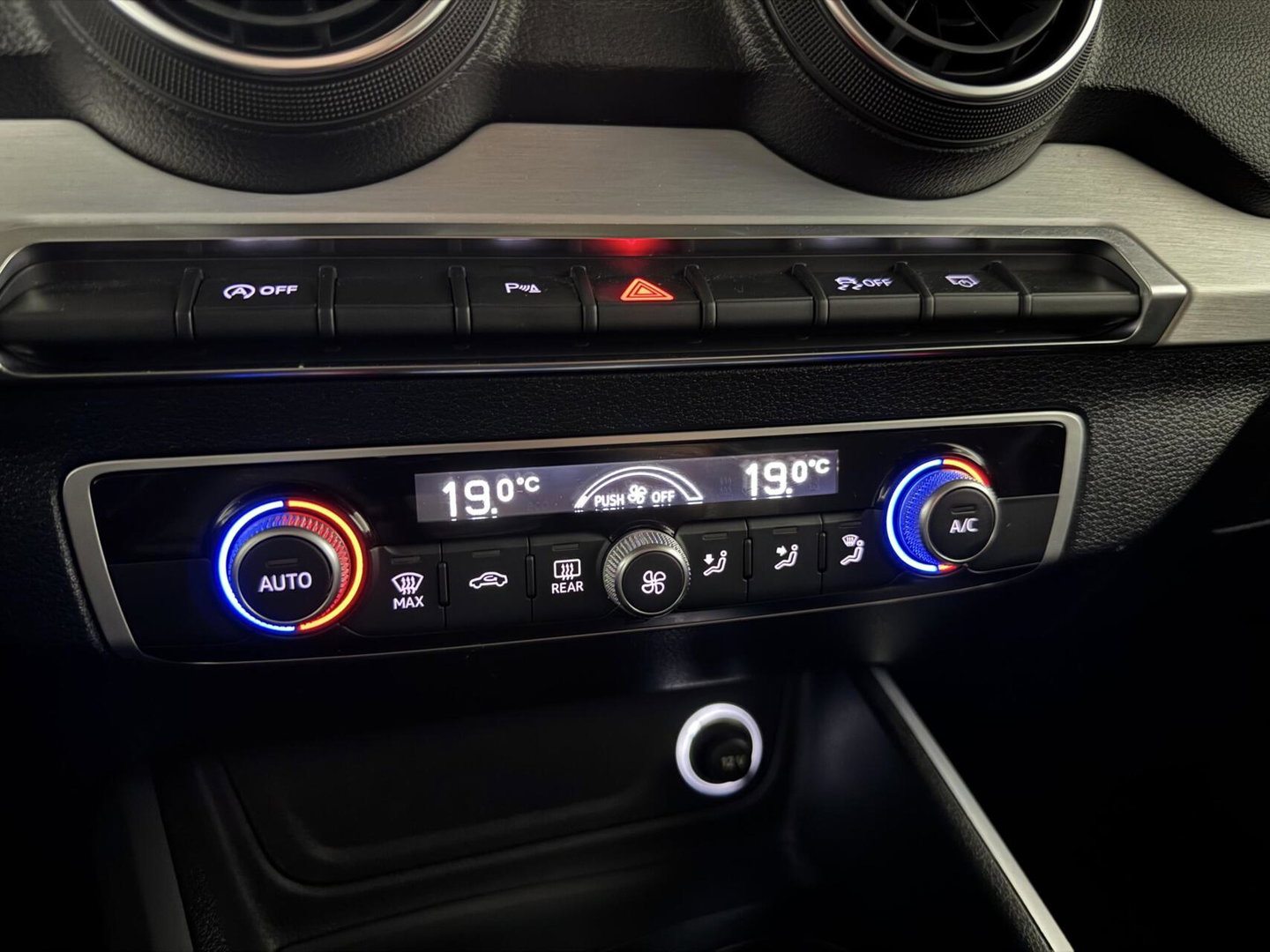 Audi Q2 35 TFSI S-Line Black Edition DSG Navi CarPlay