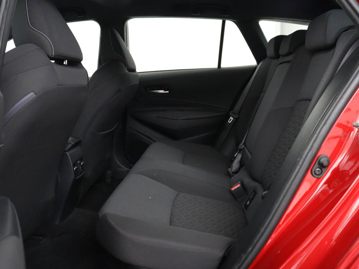 Toyota Corolla Touring Sports 2.0 Hybrid Style | Trekhaak | Stoelverwarming | Cruise Control | Navigatie | Camera | Carplay | Full LED | DAB | Climate control | Head-up